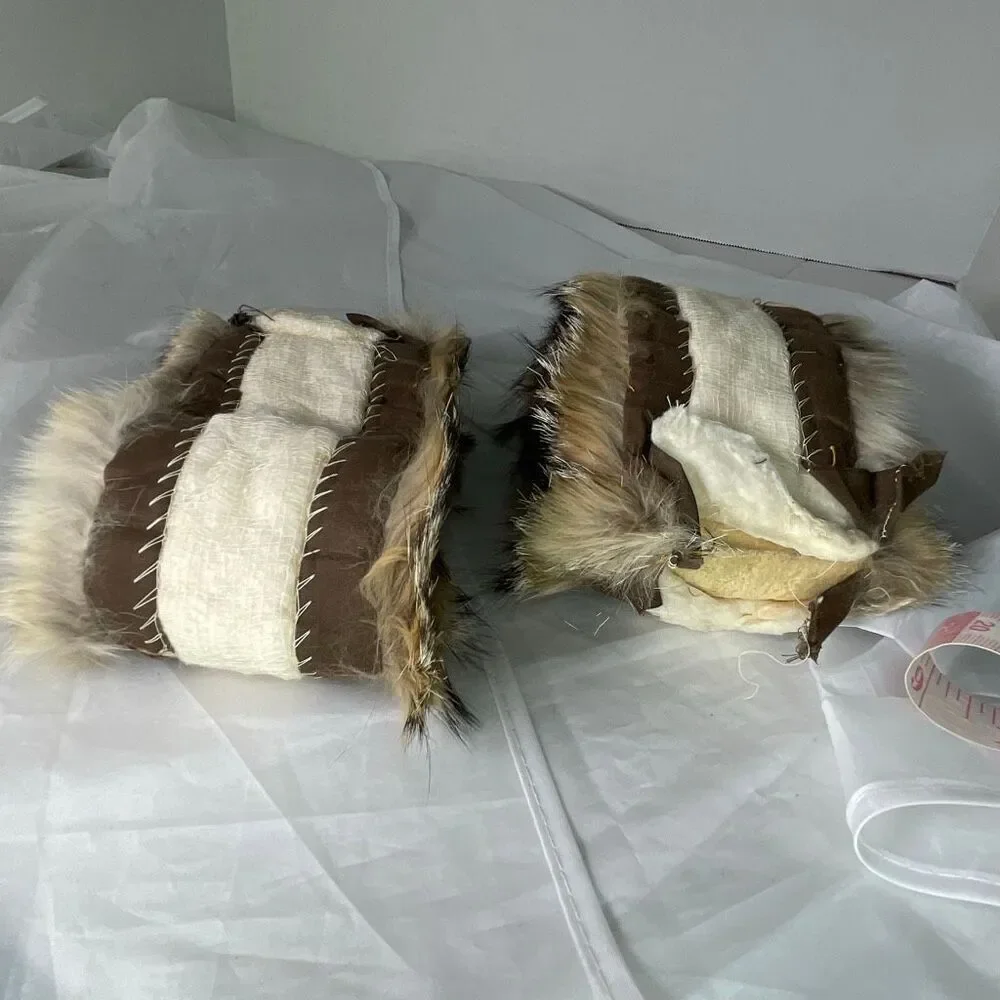 Vintage Coyote fur mitten top or coat cuffs - Picture 3 of 11